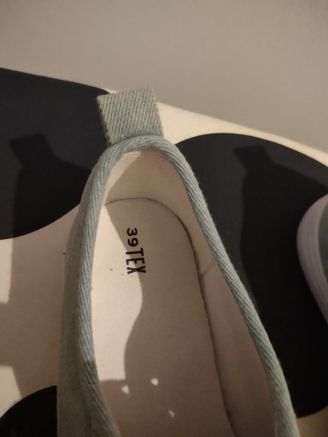 Zapatillas mujer nuevas talla n39(no envíos )