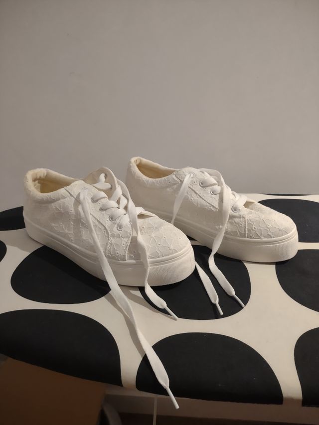 Zapatillas mujer nuevas talla n39(no envíos )