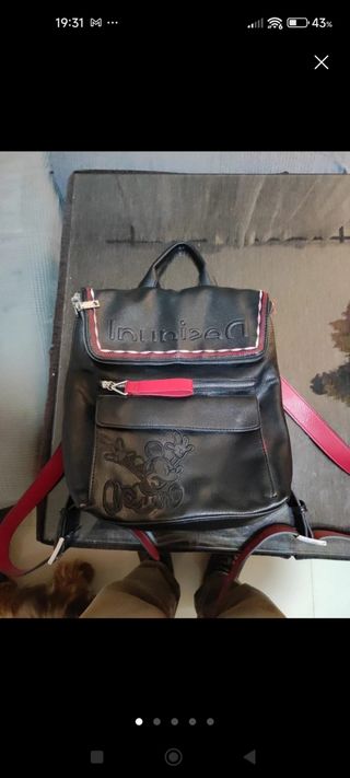 Mochila Desigual negra y roja