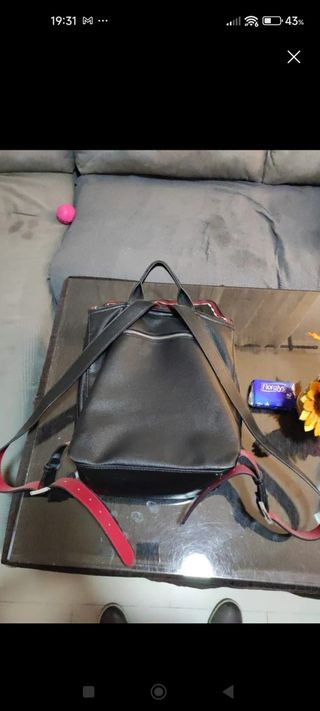 Mochila Desigual negra y roja