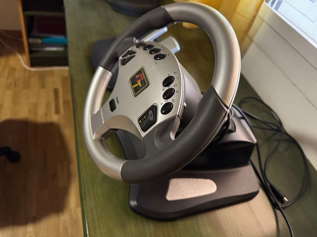 Volante y pedales MT Driving Force Pro