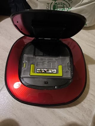 Aspiradora LG Hom-Bot roja