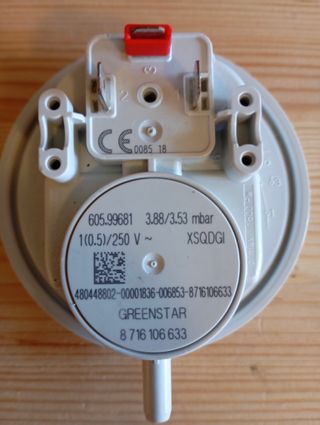 Presostato Junkers ZWBC24-2C23S3700