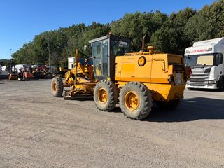 Motoniveladora Komatsu GD530A usada