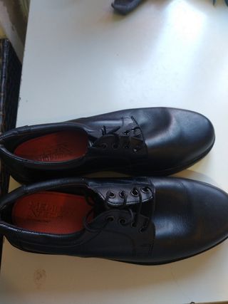 Zapatos negros de cuero