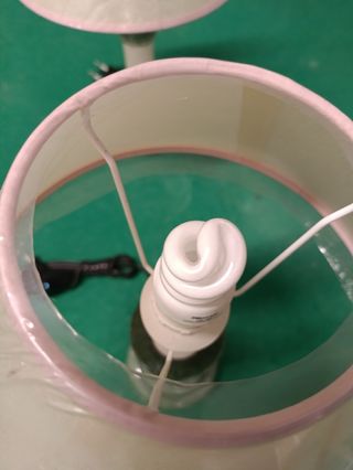 2 lámparas mesilla.