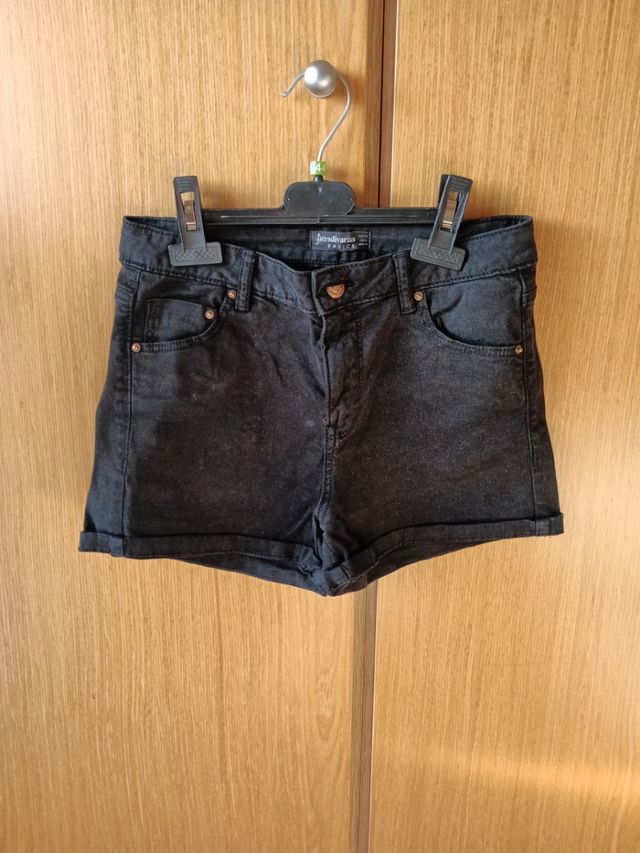Shorts negros Stradivarius