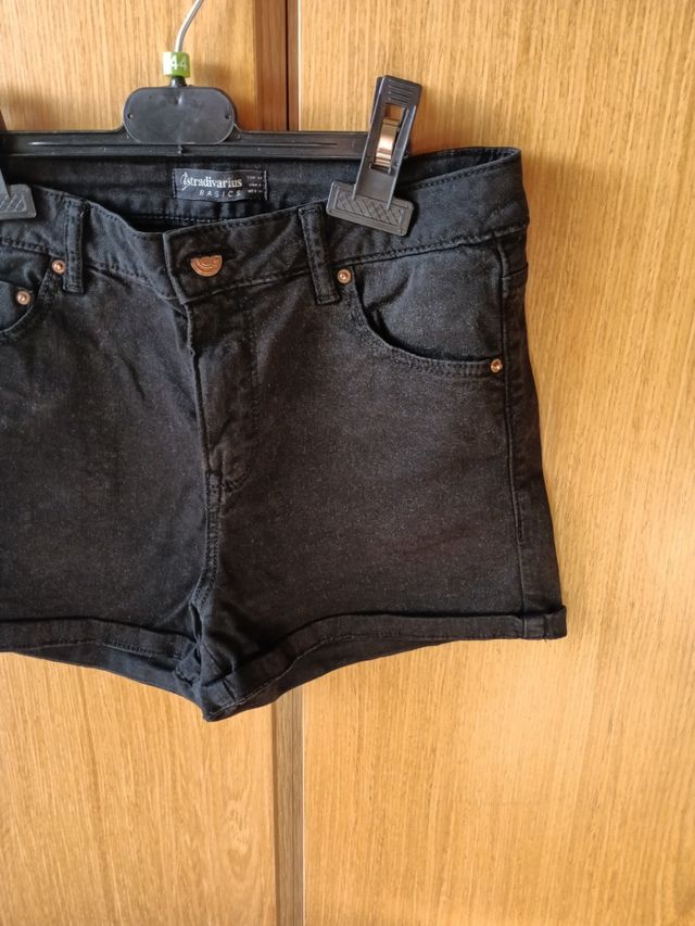 Shorts negros Stradivarius