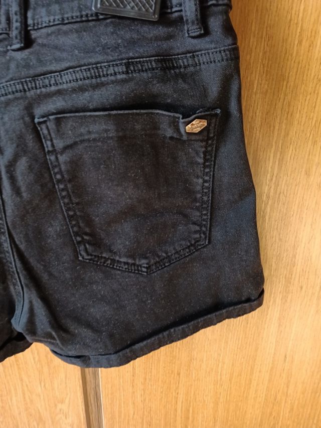 Shorts negros Stradivarius