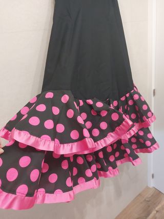 Falda rociera lunares negra y rosa.
