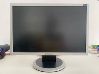 Monitor TFT-LCD de 19” Panorámico