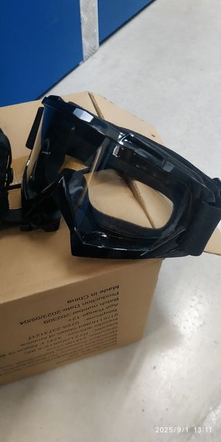 Casco esquí + gafas: nieve a estrenar 