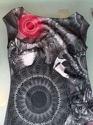 Vestido Desigual gris y rojo
