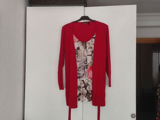 Chaqueta roja+Blusa Punt Roma