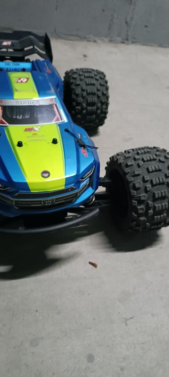 Arrma Kraton 6

S - RC Monster Truck