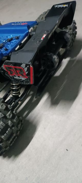 Arrma Kraton 6

S - RC Monster Truck