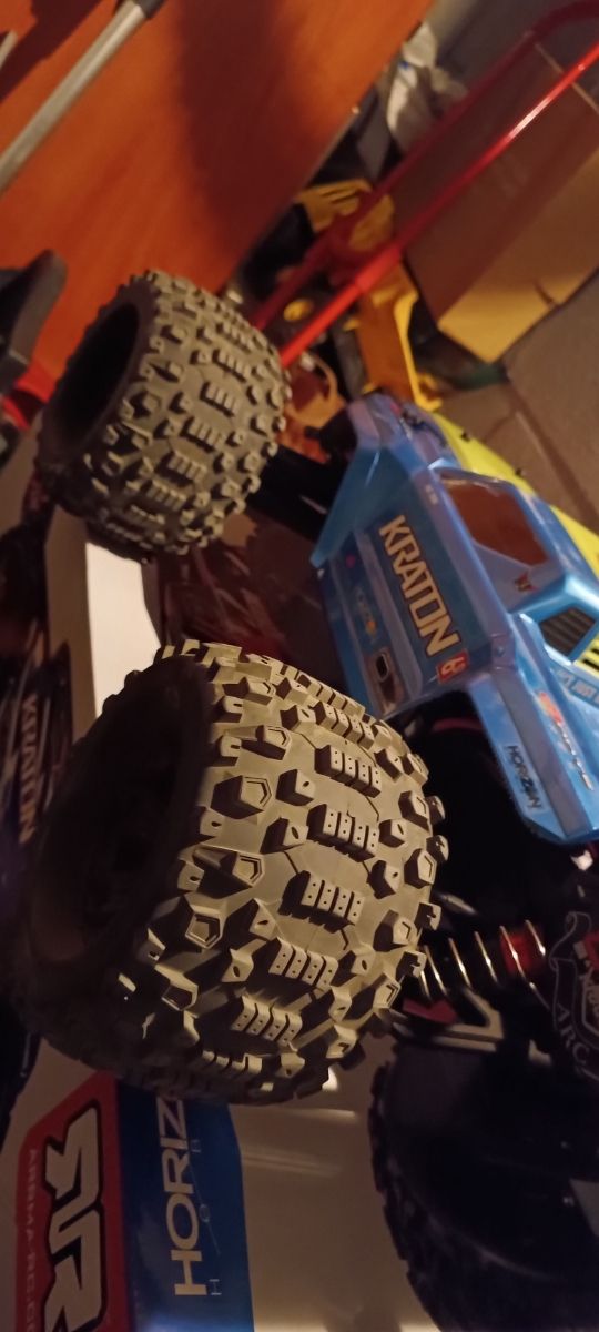 Arrma Kraton 6

S - RC Monster Truck
