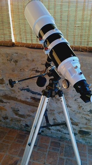 Telescopio Sky-Watcher Startravel 120/600.