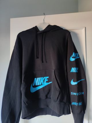 Sudadera Nike negra con capucha