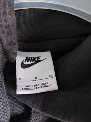 Sudadera Nike negra con capucha