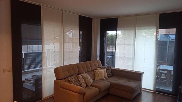 Cortinas Panel Japonés - Blancas y Marrón oscuro