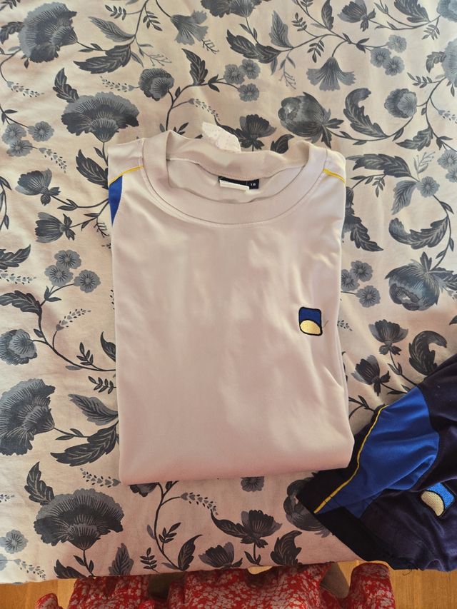 Equipación ed. Física grupo Arenales. T. 18 y 16

