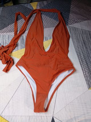 Bañador anaranjado mujer. 