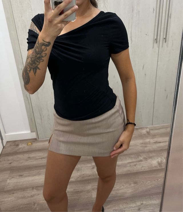 camiseta negra cruzada talla XS