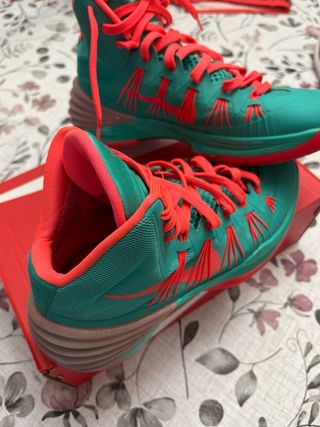 Zapatillas Nike - rojas y verde azulado