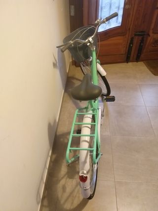 Bicicleta ,cesta, portaequipajes
200€ cada una

