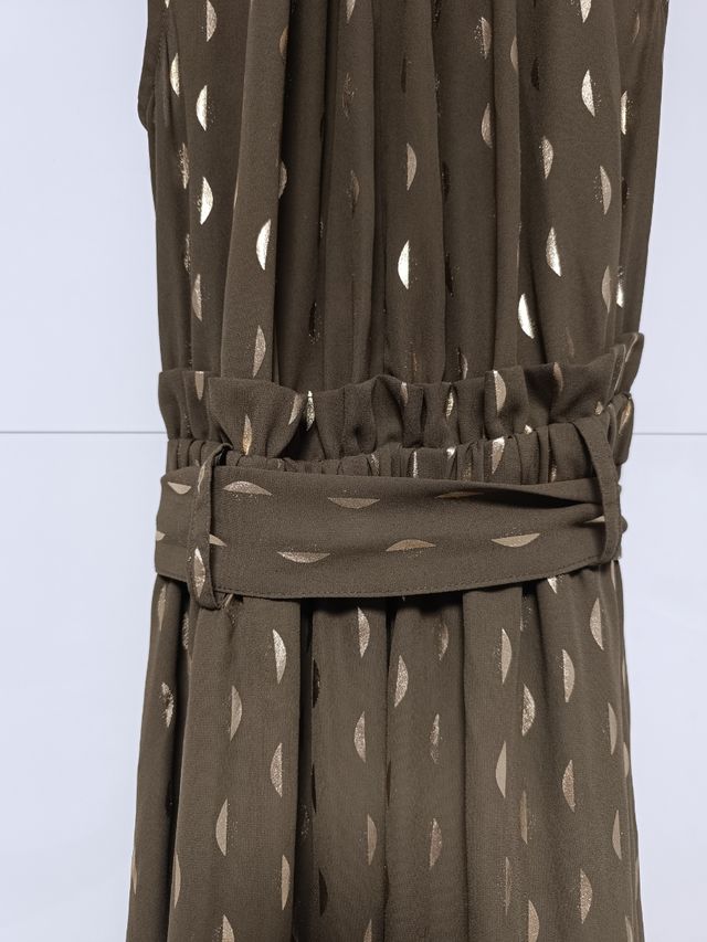 Vestido fiesta kaki con detalles en dorado