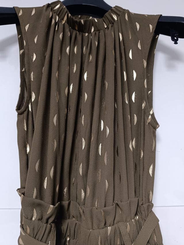 Vestido fiesta kaki con detalles en dorado