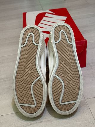 Zapatillas Nike Legacy Beige