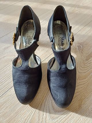 Zapato salón negro tacón bajo