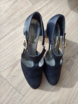 Zapato salón negro tacón bajo