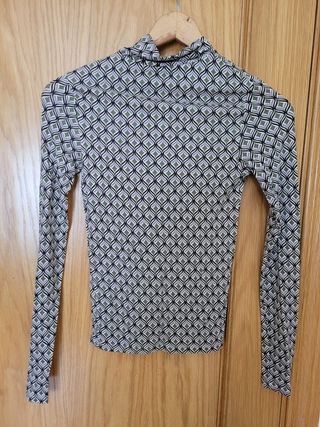 Blusa con estampado Stradivarius 