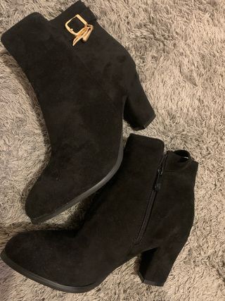 Botines negros de tacón