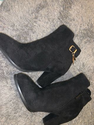 Botines negros de tacón