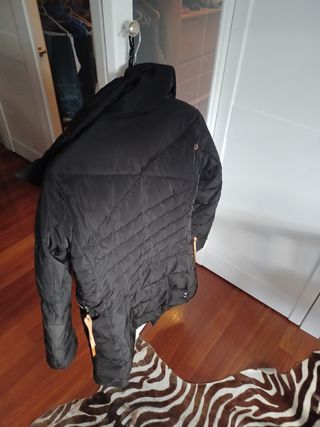 Chamarra Khujo negra acolchada
