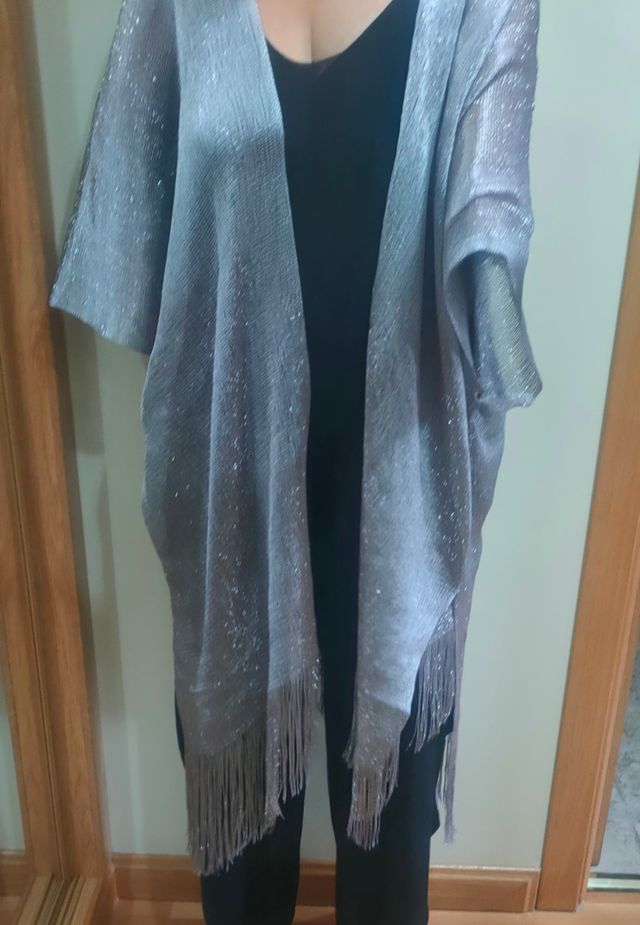 Chal dorado con flecos