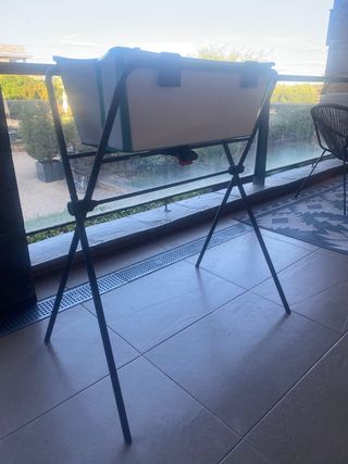 Bañera Stokke plegable con patas y asiento
