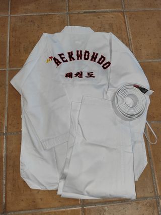 Kimono Taekwondo WTF blanco