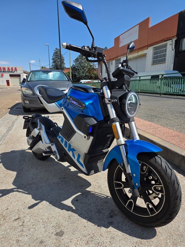Moto eléctrica Sunra Miku Super