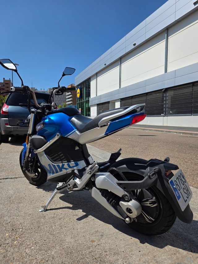 Moto eléctrica Sunra Miku Super