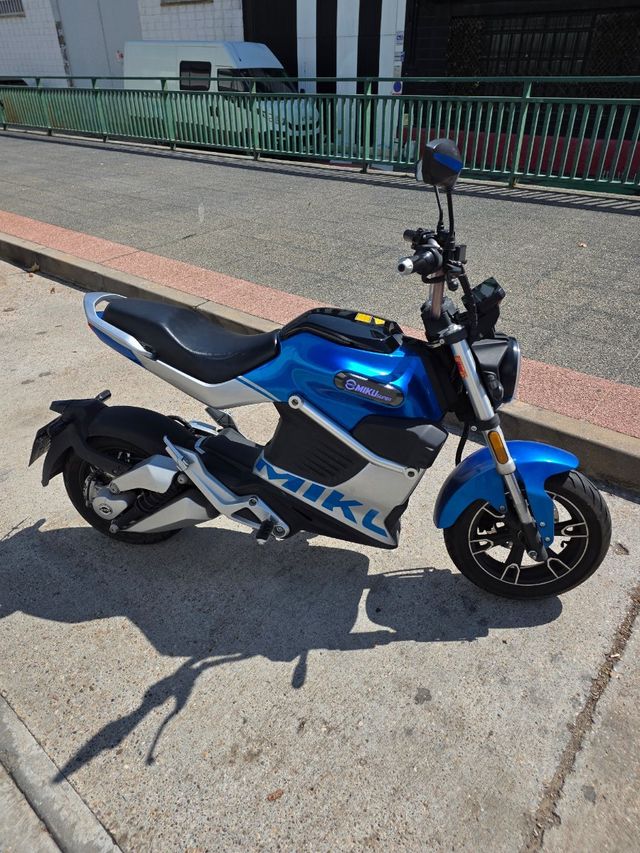 Moto eléctrica Sunra Miku Super