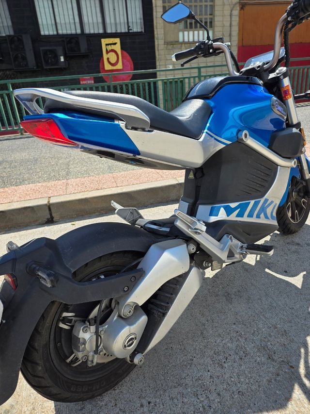 Moto eléctrica Sunra Miku Super