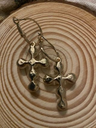 Pendientes cruz dorados con perlas