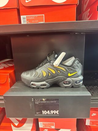 Zapatillas Nike nuevas: rojas y amarillas
