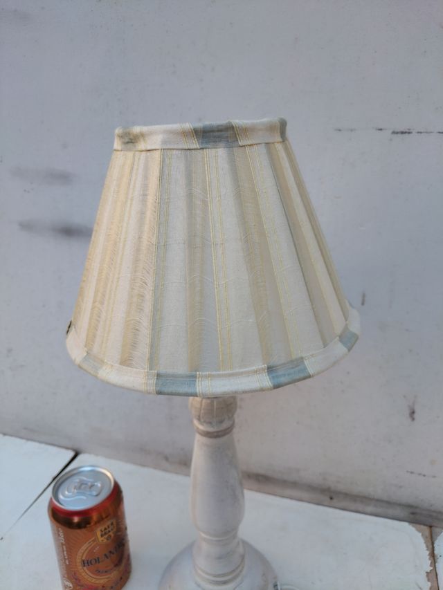 Lámpara sobremesa madera maciza tallada vintage