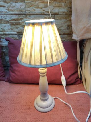 Lámpara sobremesa madera maciza tallada vintage